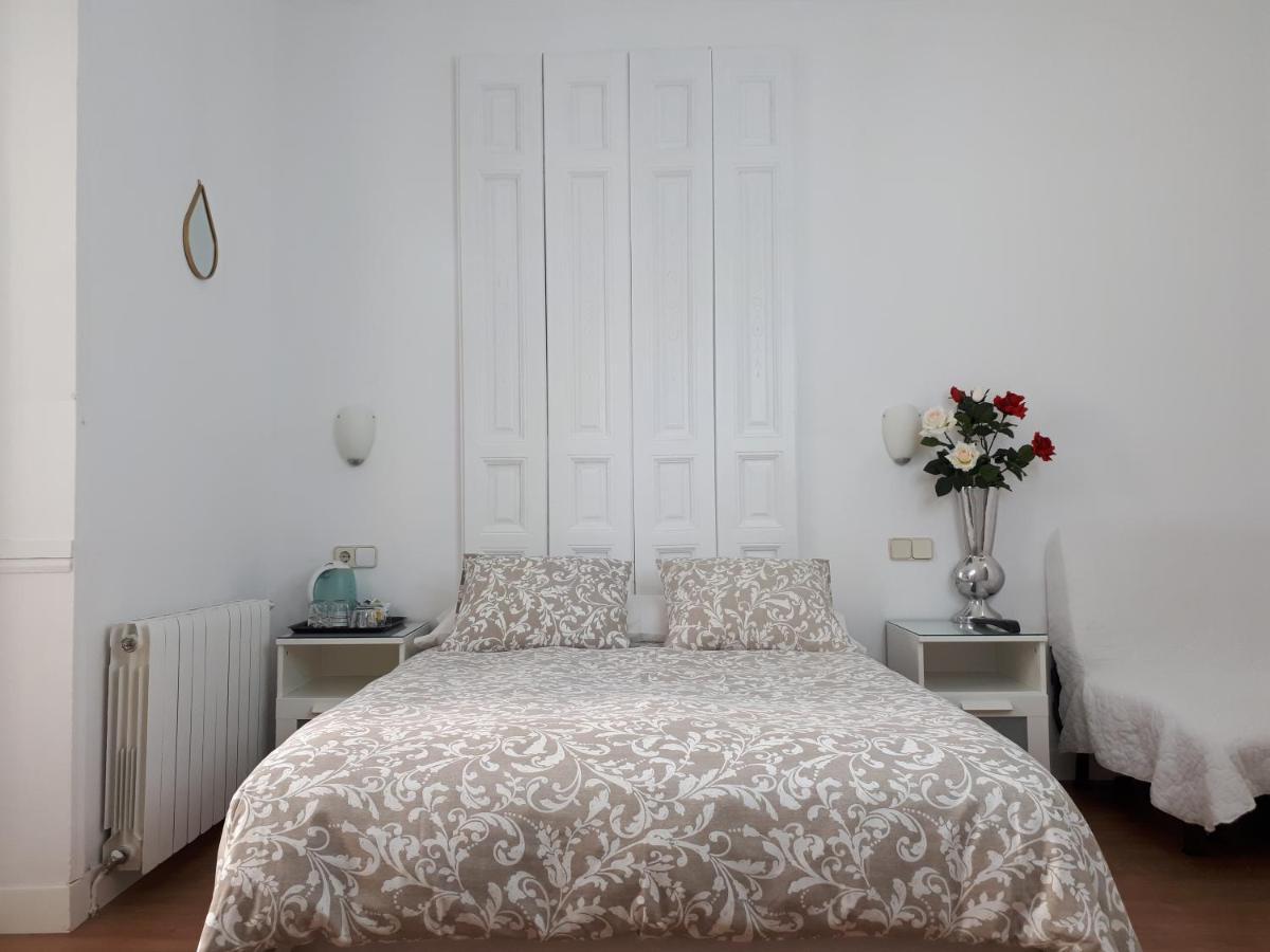 Hostal Casa Chueca Madrid Bagian luar foto