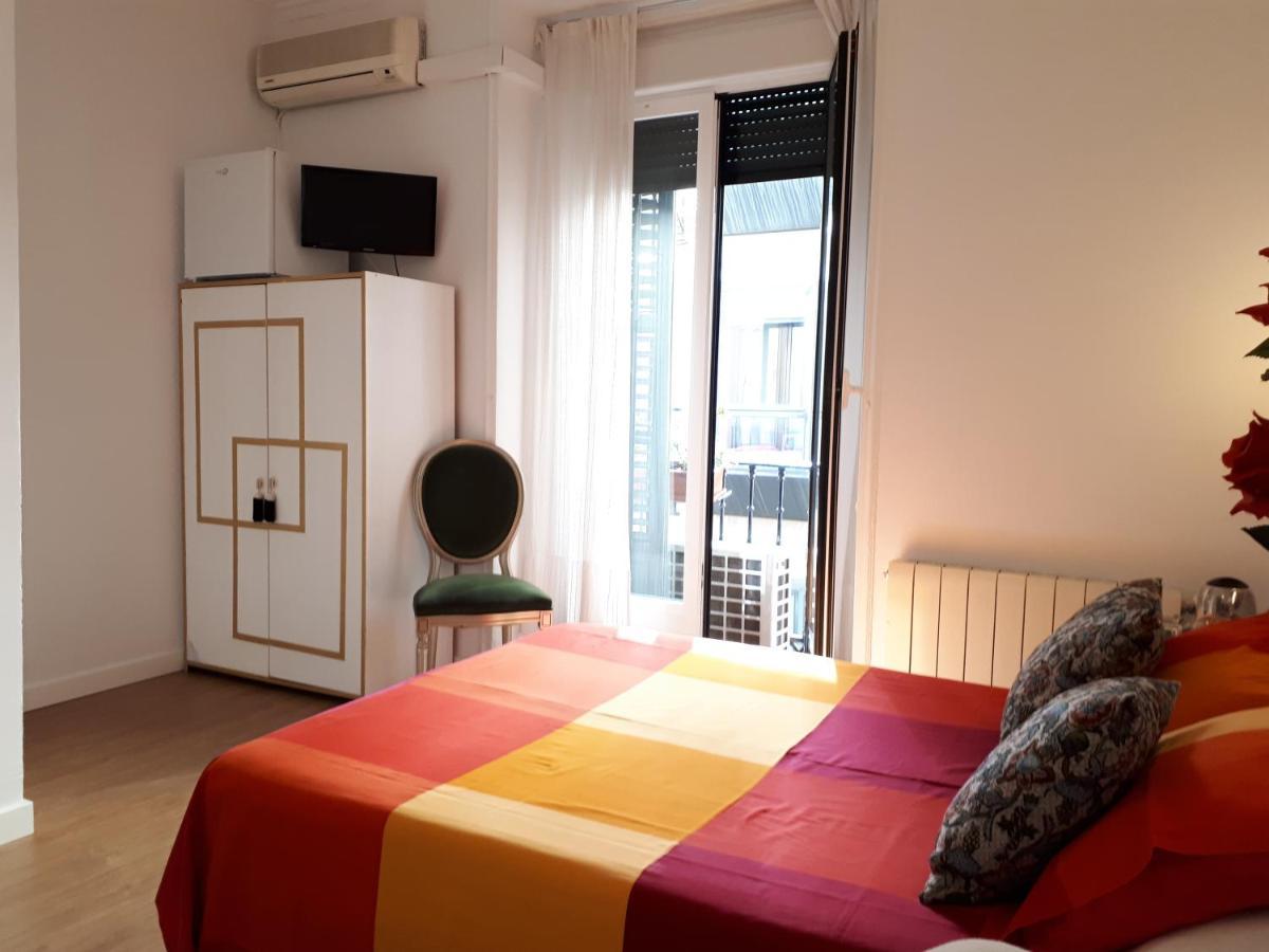 Hostal Casa Chueca Madrid Bagian luar foto