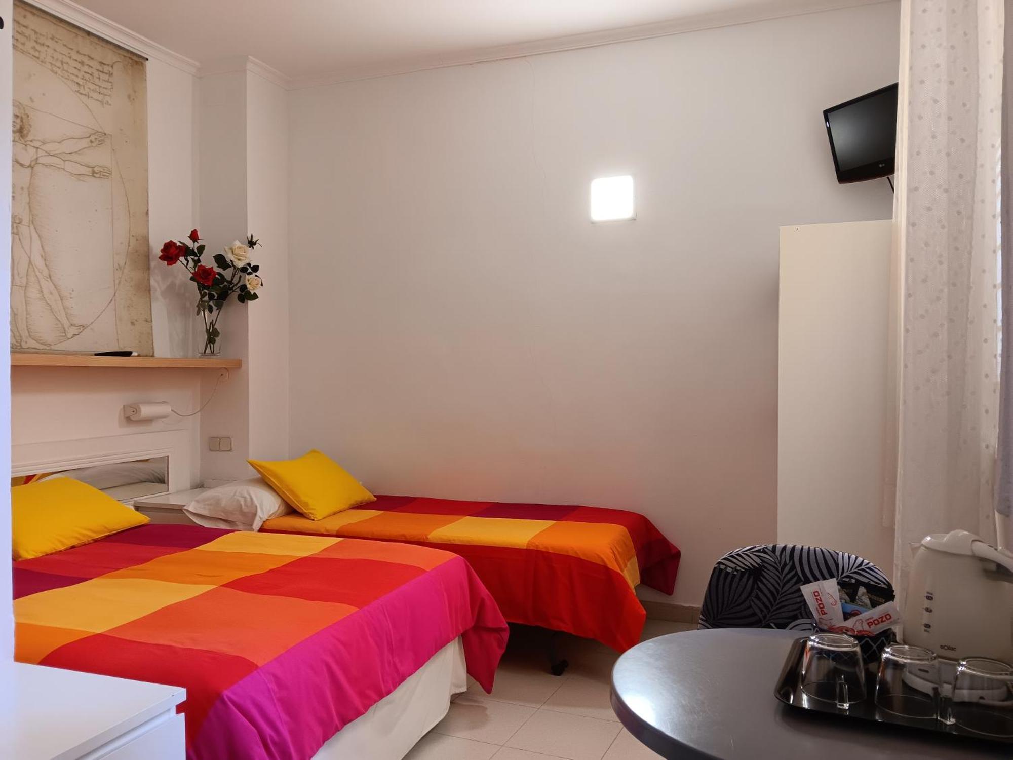 Hostal Casa Chueca Madrid Bagian luar foto