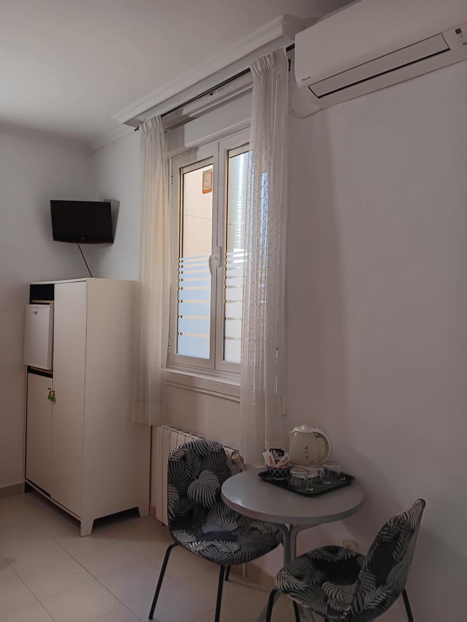 Hostal Casa Chueca Madrid Bagian luar foto