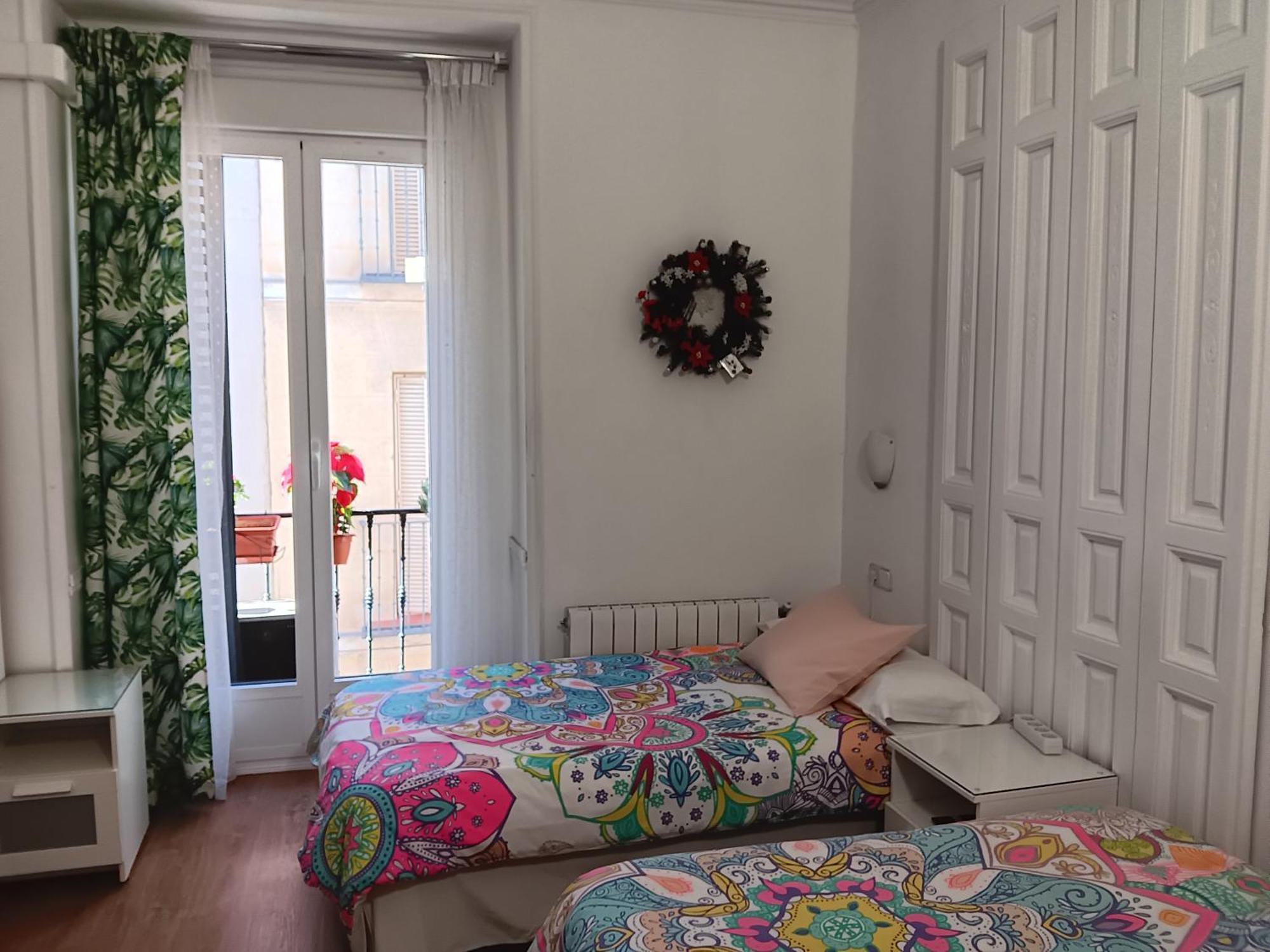Hostal Casa Chueca Madrid Bagian luar foto