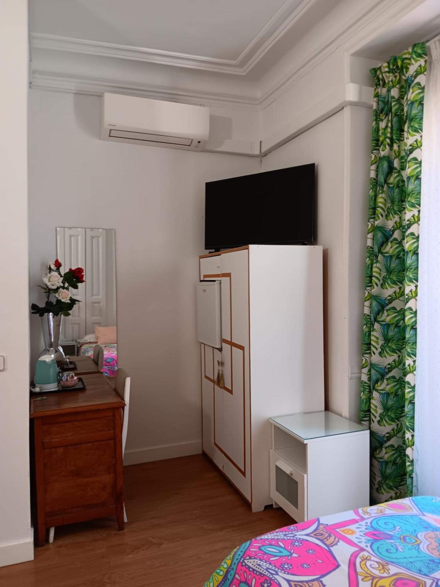 Hostal Casa Chueca Madrid Bagian luar foto