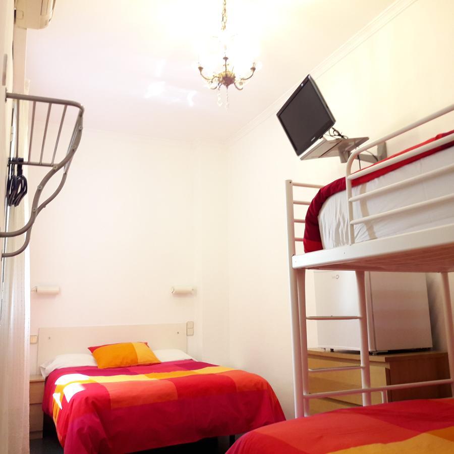 Hostal Casa Chueca Madrid Bagian luar foto