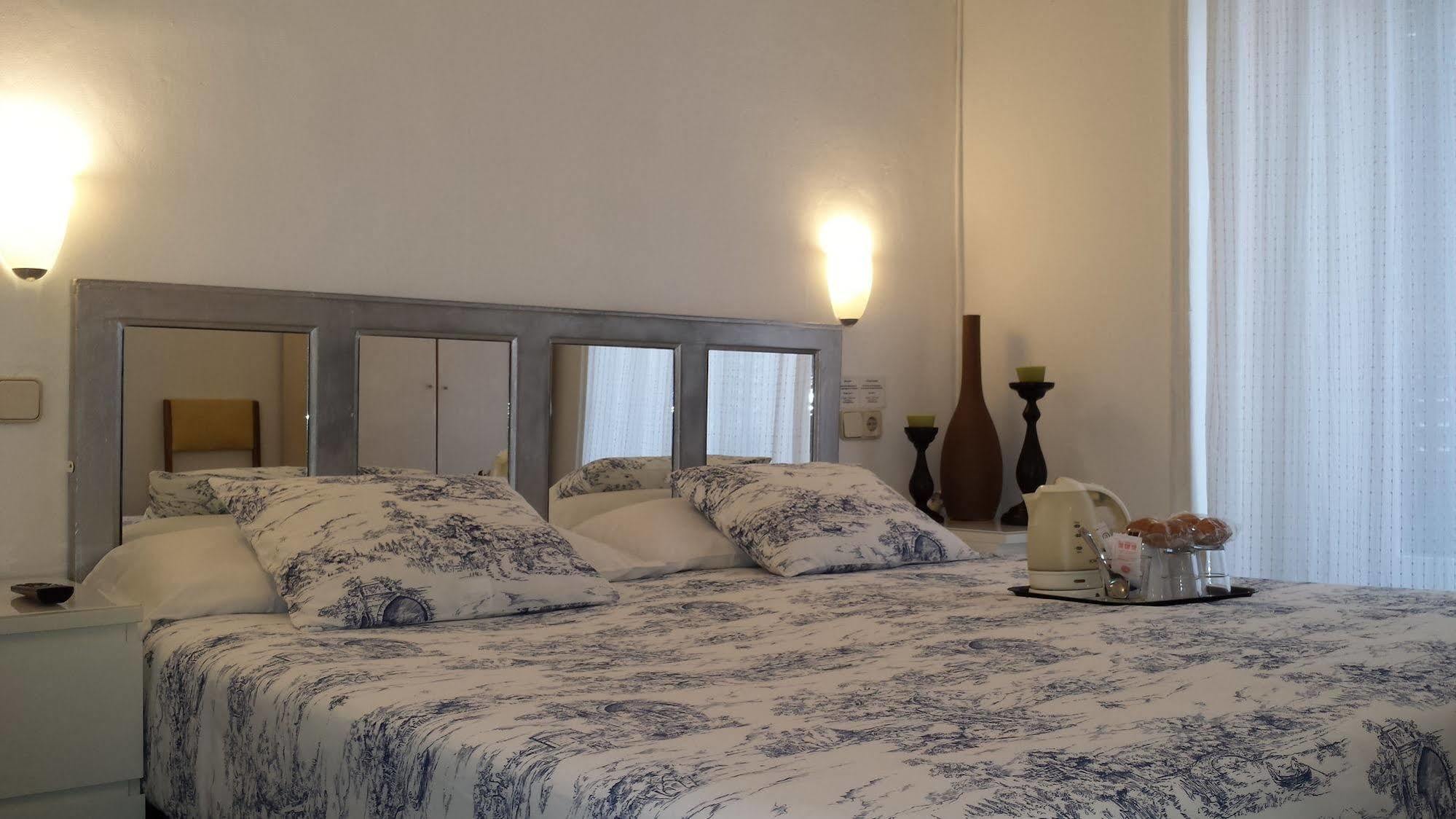 Hostal Casa Chueca Madrid Bagian luar foto