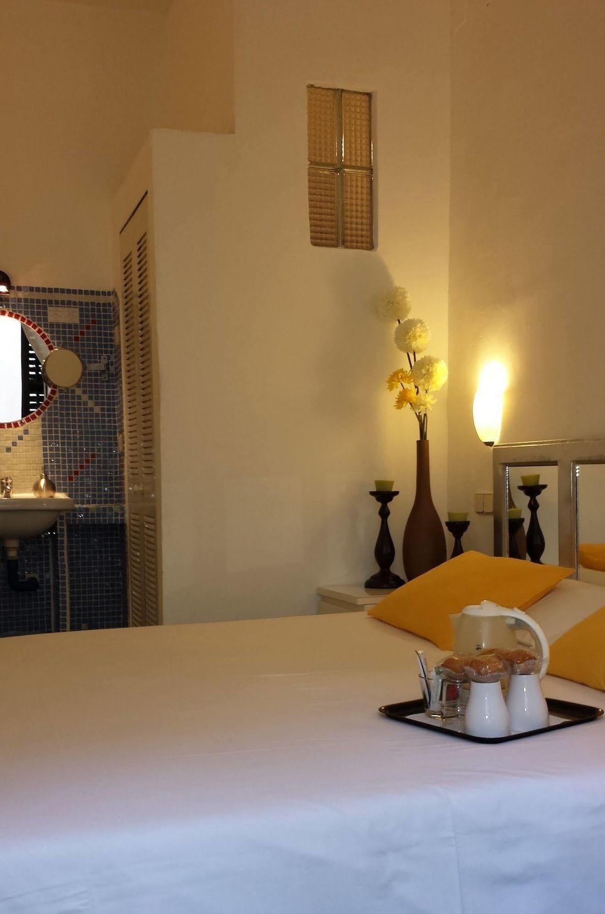 Hostal Casa Chueca Madrid Bagian luar foto