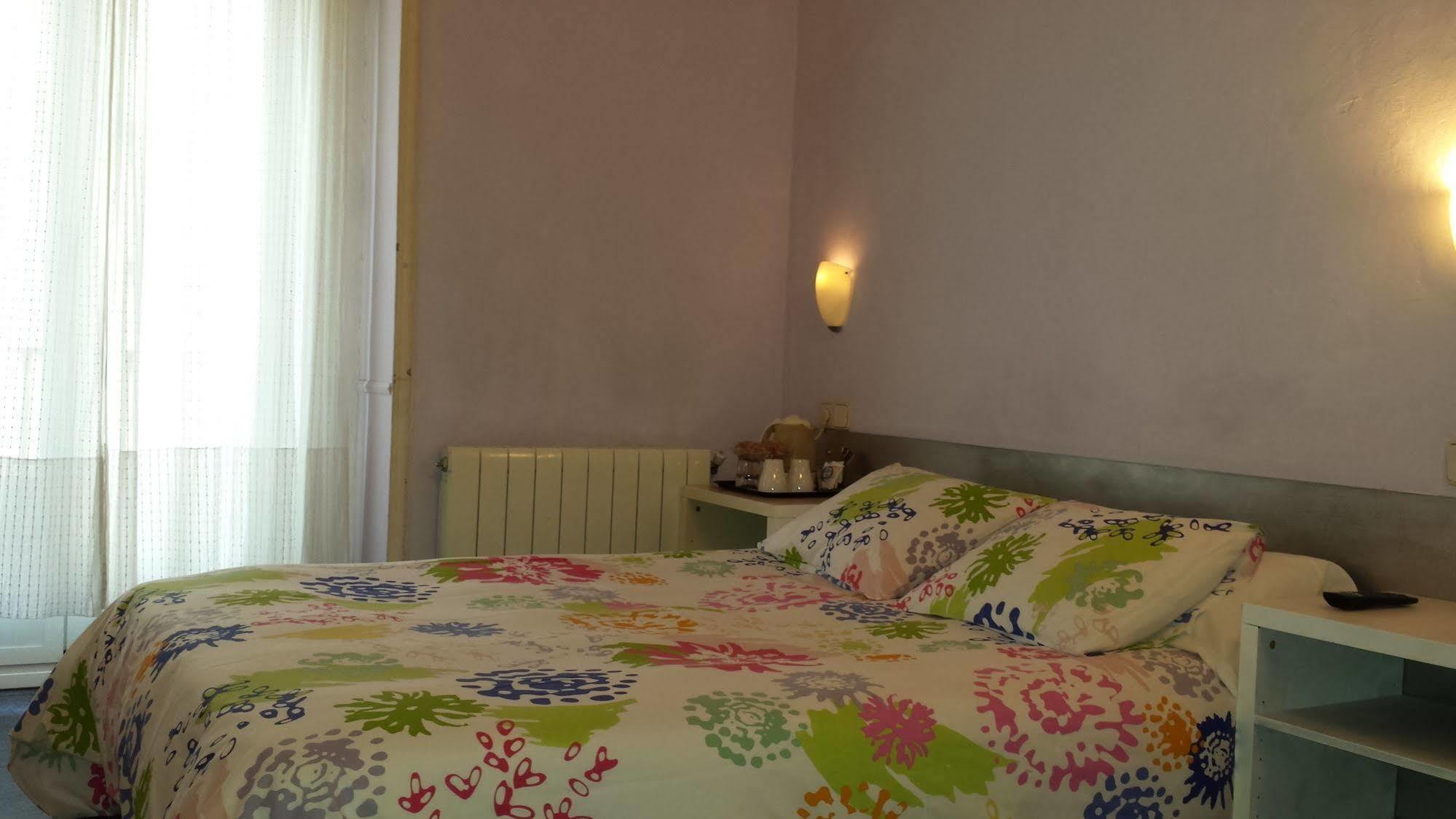 Hostal Casa Chueca Madrid Bagian luar foto