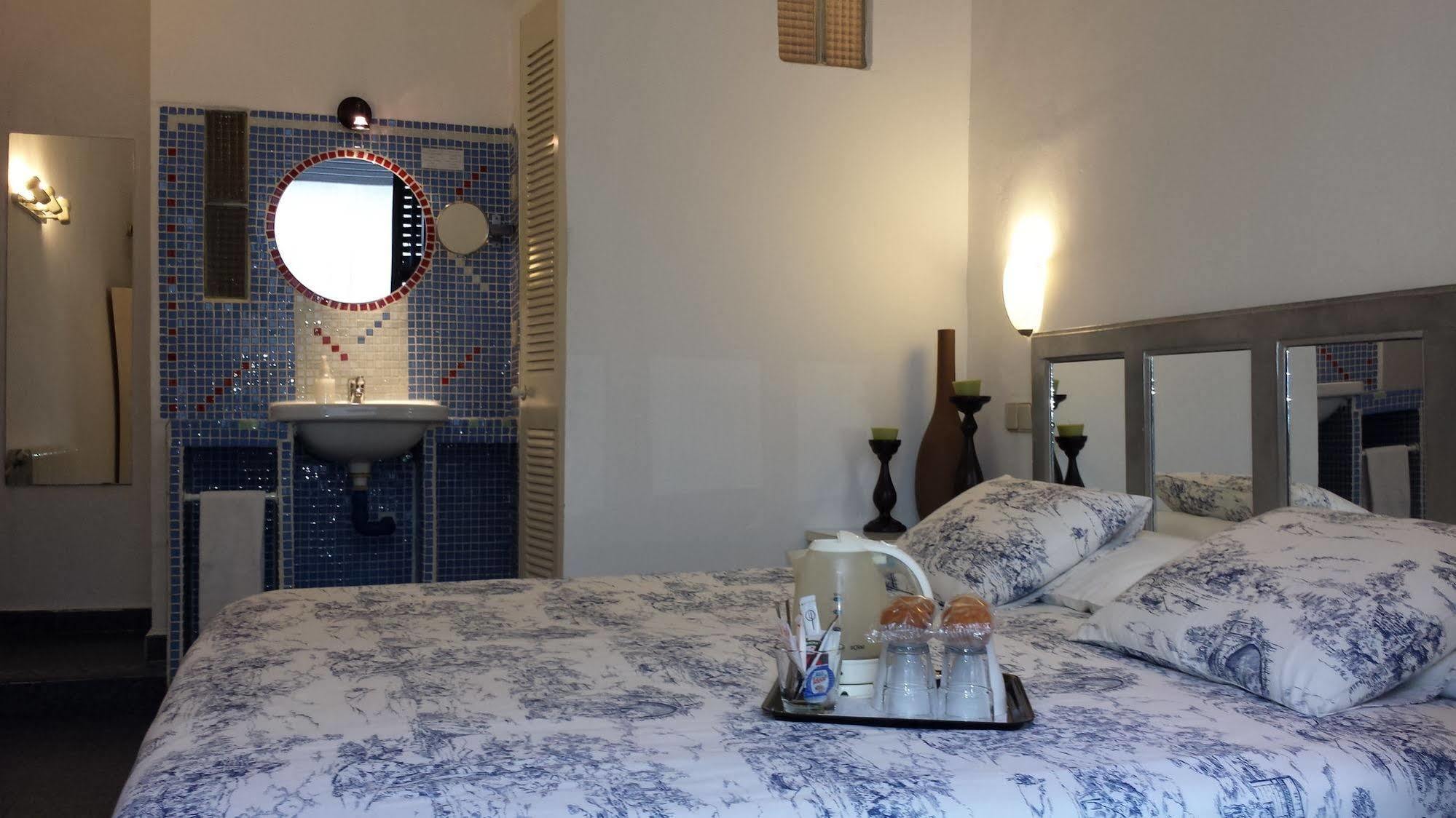 Hostal Casa Chueca Madrid Bagian luar foto