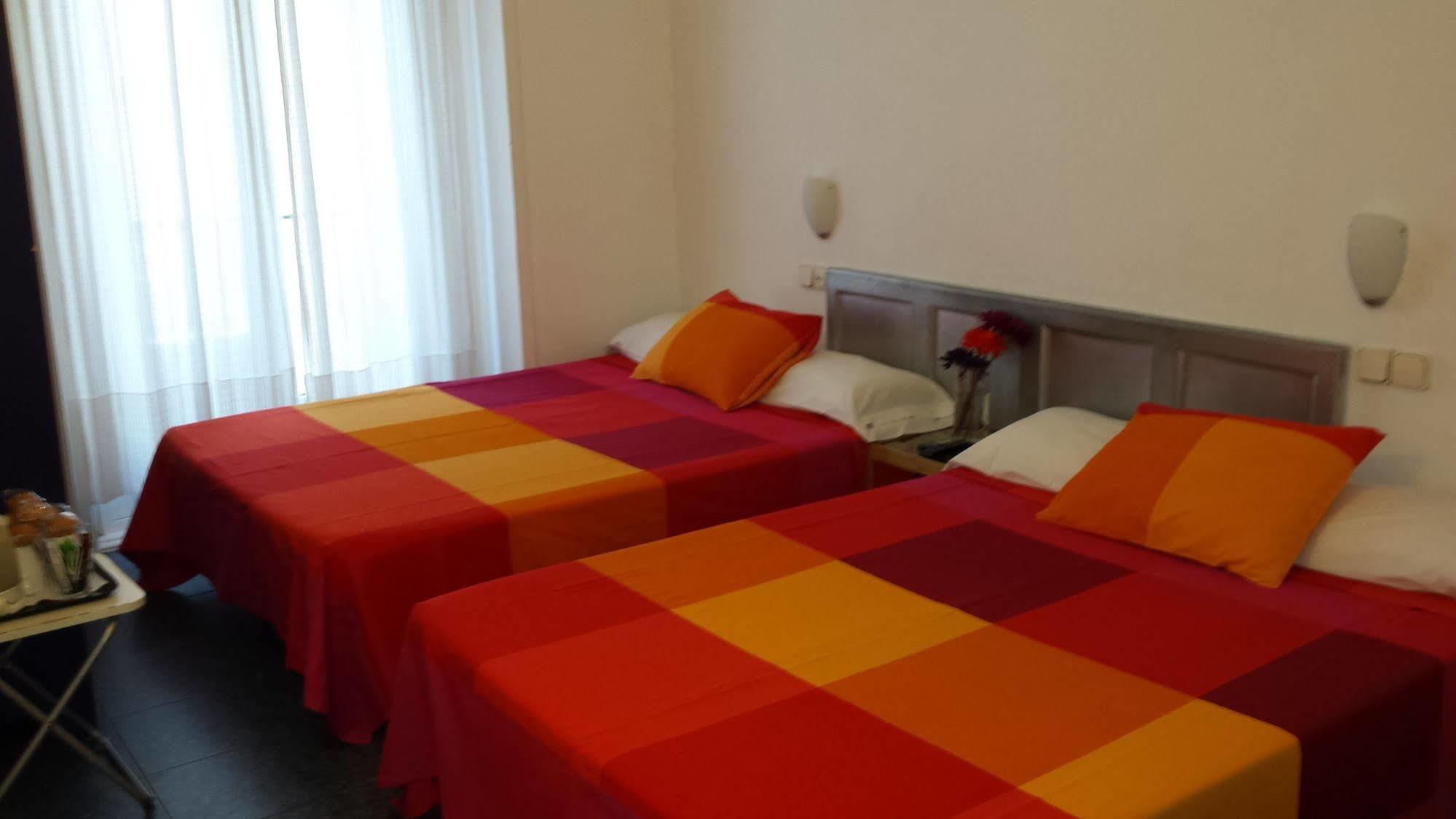 Hostal Casa Chueca Madrid Bagian luar foto
