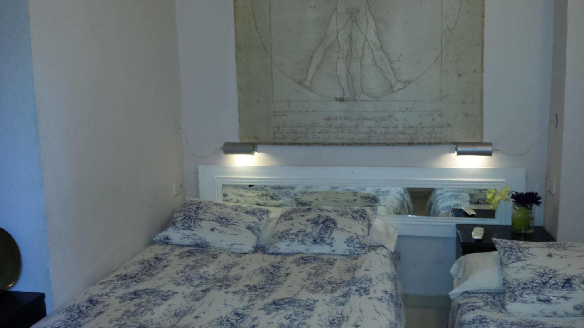 Hostal Casa Chueca Madrid Bagian luar foto